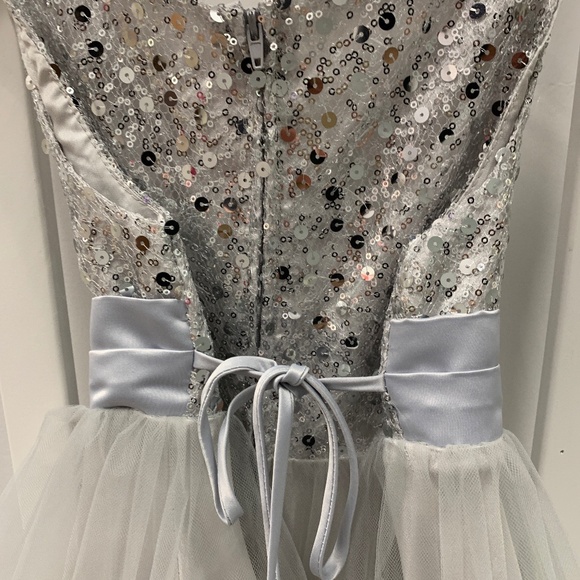 Dress - Picture 3 of 5